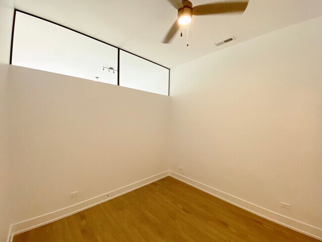 Building Photo - 3312 N Halsted St