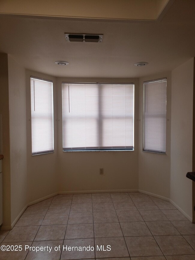 Building Photo - 7431 Flyway Dr
