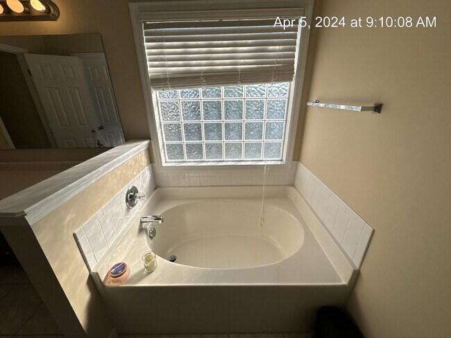 Building Photo - 1311 Saltwell Pl