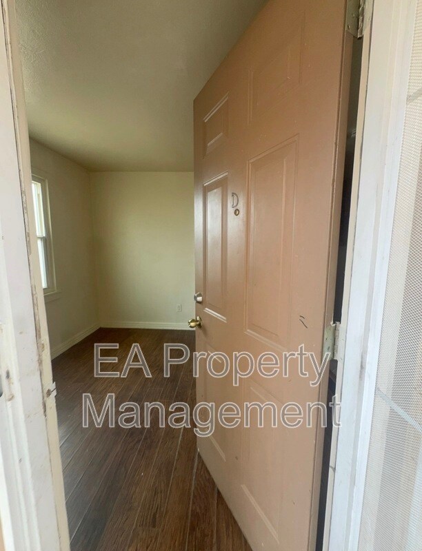 Building Photo - 529 Alvarado Dr SE