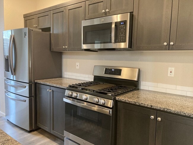 Building Photo - Beautiful Newer Home in Tigard