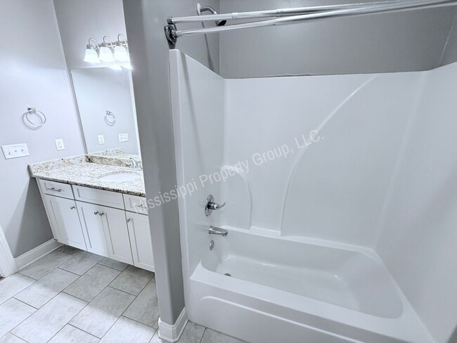 Building Photo - 4BR/4.5BA Stand Alone Unit For Rent