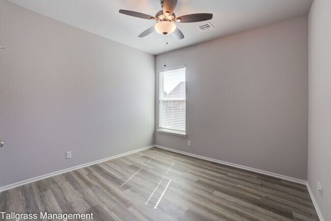 Building Photo - Gorgeous 4/2.5/2 on a corner lot!