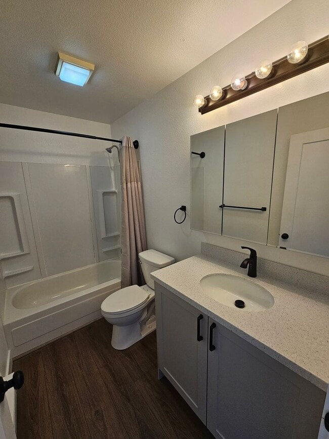 Building Photo - 41 Golf Course Ln