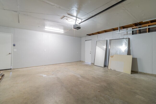 Building Photo - Beautiful 3/2 Apple Valley Home