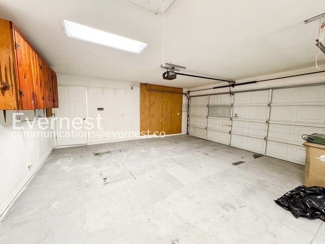Building Photo - Spacious Living with Pool & Fitness Center Access | Available Now!