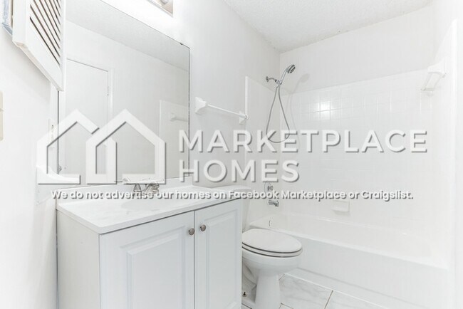 Building Photo - 1533 Kingfisher Ln N