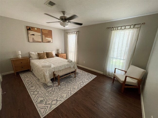 Building Photo - 15630 Pine Mountain Dr