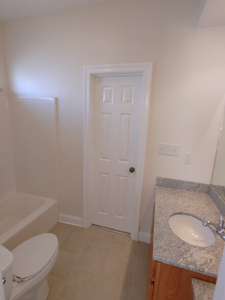 Building Photo - 118 Lakeview Dr