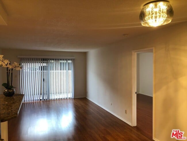 Building Photo - 22100 BURBANK, 120B