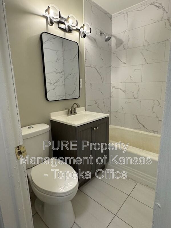 Building Photo - 2416 SW 25th Dr