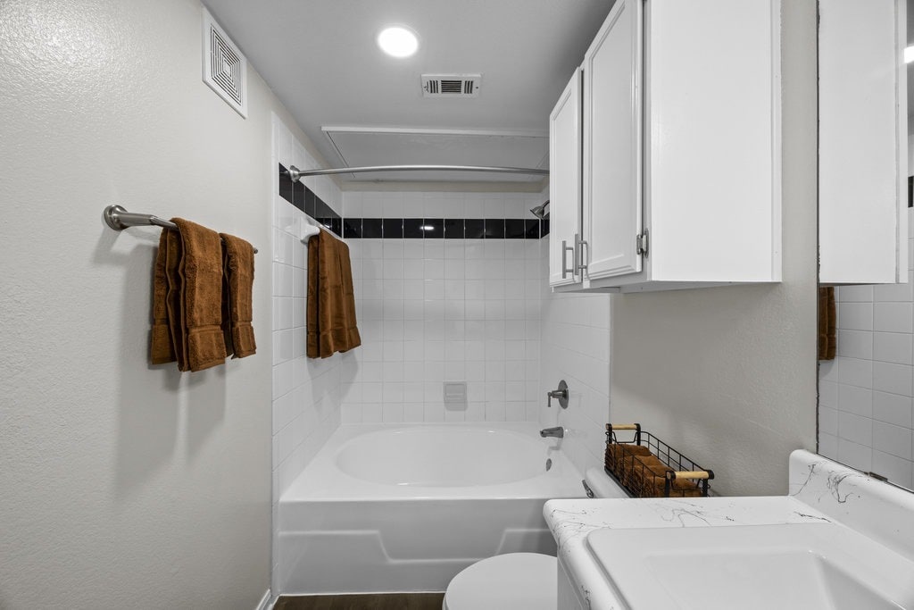 Building Photo - 12345 Lamplight Village Ave