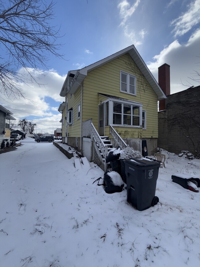 Building Photo - 111 E Livingston Dr