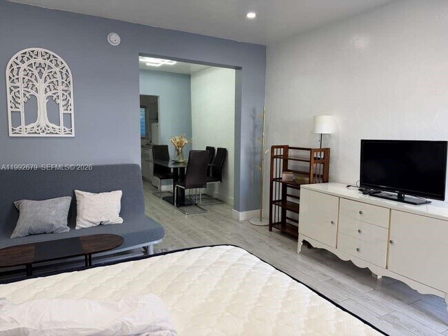 Building Photo - 761 Euclid Ave