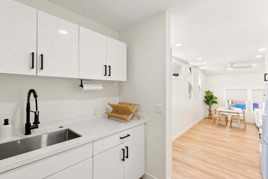 Building Photo - 362 Gravilla St