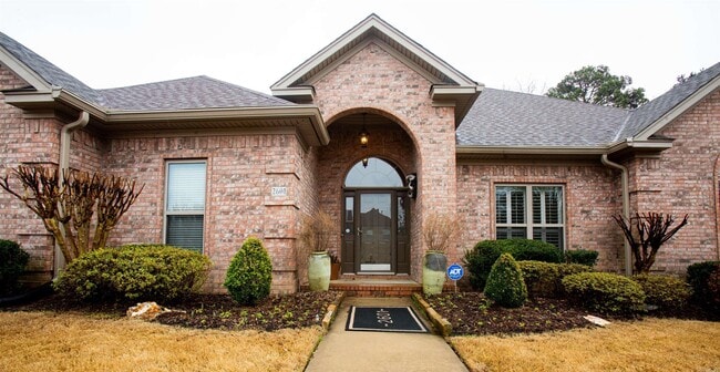 Building Photo - 2601 Sweetgrass Dr