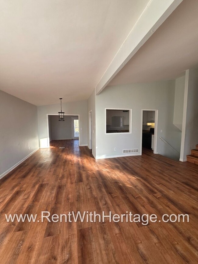 Building Photo - Amazing 3 Bedroom/ 2 Bath Home / Spacious Livingroom /  Flex Room / 1/2 Acre / Fenced Yard / Grea...