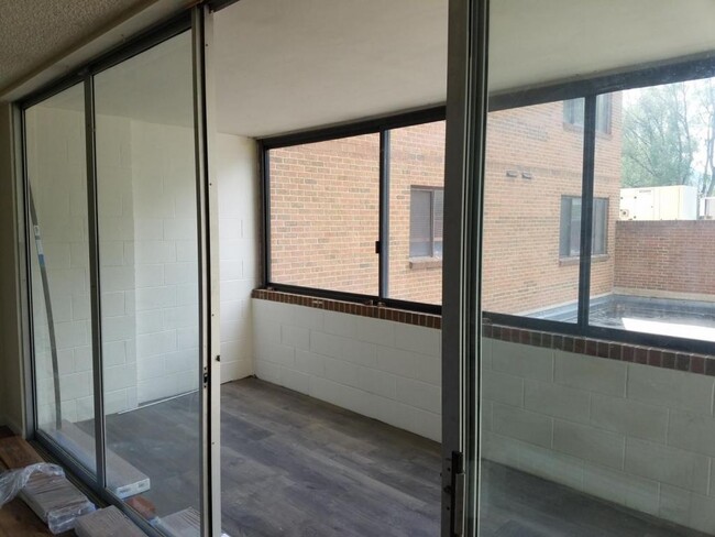 Building Photo - 1850 Folsom St., Unit 206