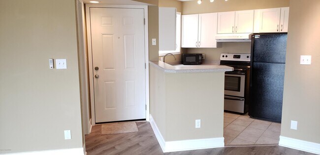 Building Photo - 1801 Island Club Dr
