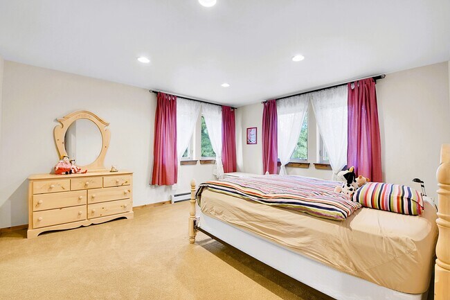 Building Photo - 29934 Paint Brush Dr