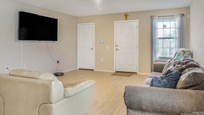 Building Photo - 3-BEDROOM LENNAR HOME IN NORTHEAST CROSSING