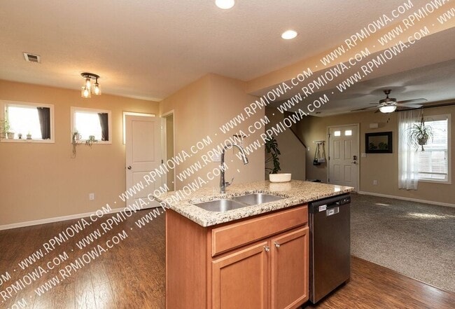 Building Photo - 9155 Coneflower Dr