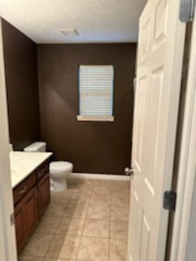 Building Photo - 3 Bedroom with Garage! HOA PAID!