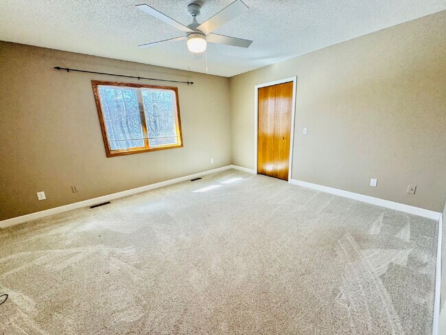 Building Photo - Charming Chaska Retreat: Spacious Single Family Homer 3-Bedroom 2.5 Bathroom Home with Finished B...