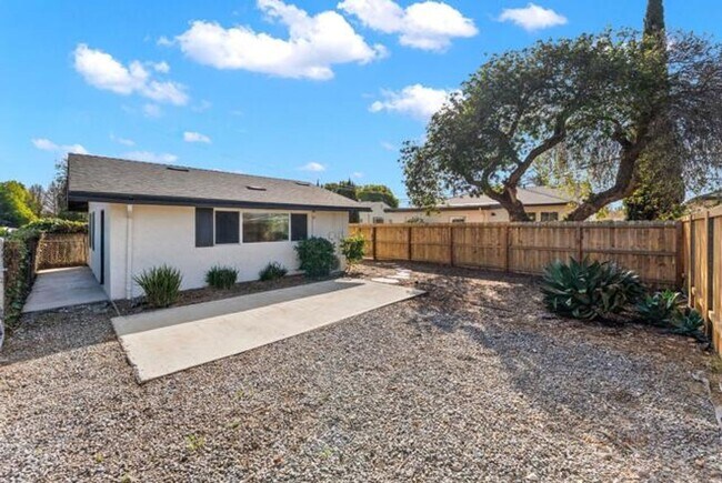 Building Photo - 8420-8424 Dallas St