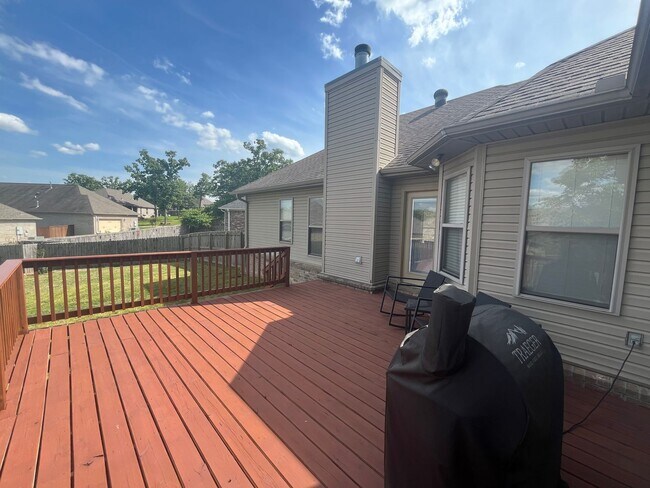 Building Photo - New Listing!
