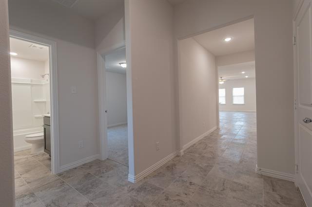 Building Photo - 1024 Verde Vly Ln