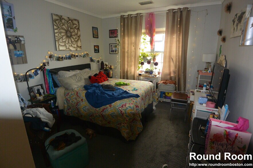 Building Photo - 178 Lake Shore Rd