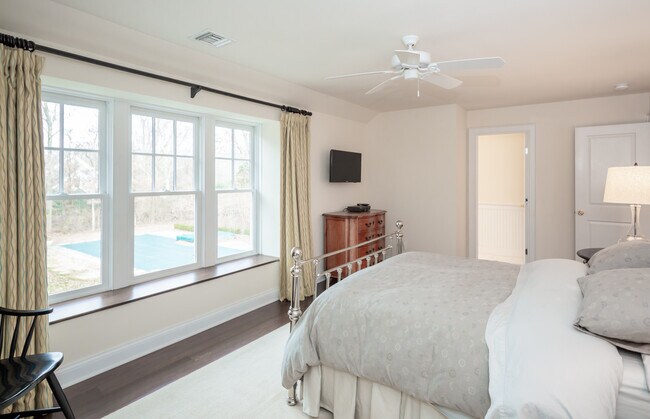 Building Photo - 21 Fieldview Ln