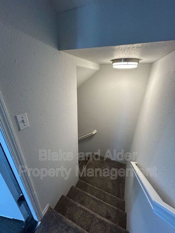 Building Photo - 5609 SE 117th Ave
