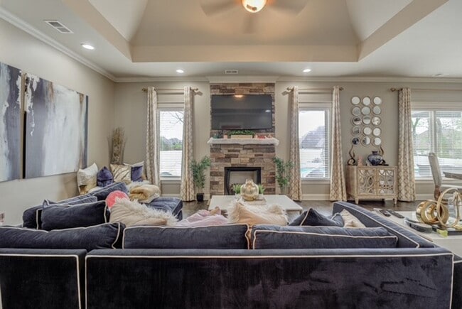 Building Photo - Winslow Cove Furnished Executive Estate with Pool