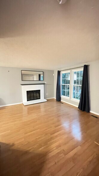 Building Photo - 8559 Wheatfield Way