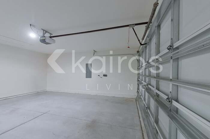 Building Photo - 8684 SW 44th Ct