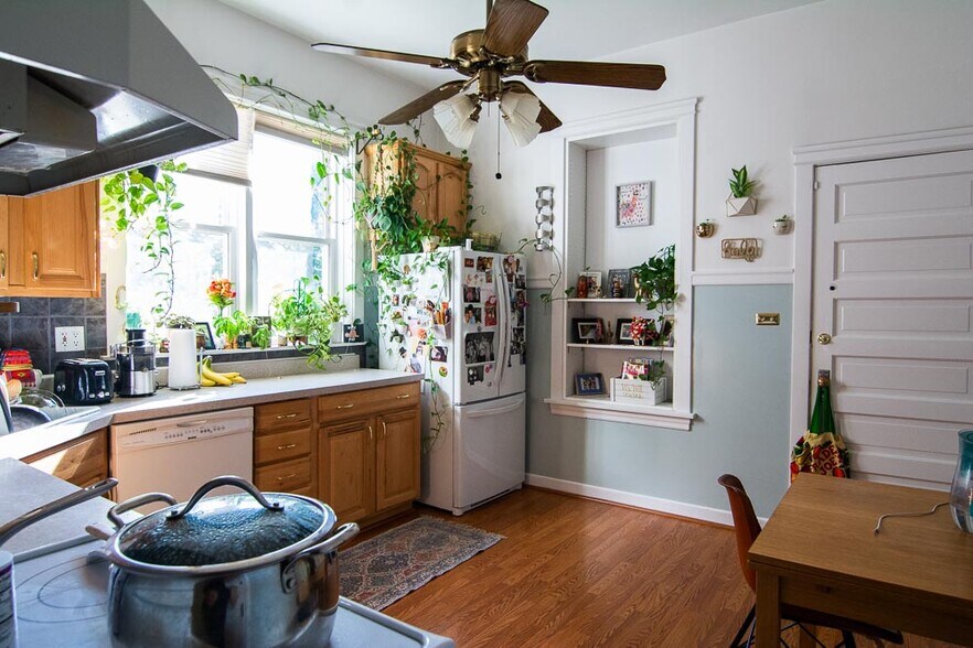 Building Photo - 3916 N Kildare Ave