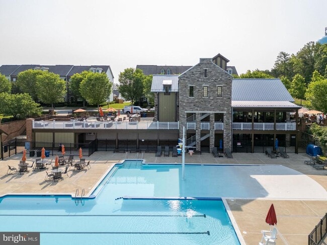 Building Photo - 214 Almond Dr