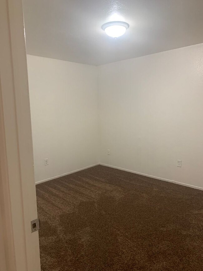 Building Photo - 6008 Hill Dale Ct