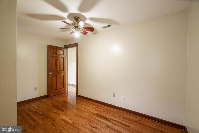 Building Photo - 322 Poplar St