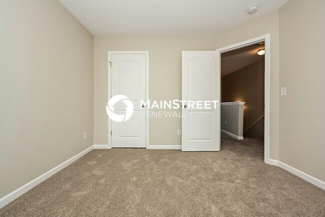 Building Photo - 3 Bedroom Pet-Friendly Home in Hampton, GA with Main Street Renewal