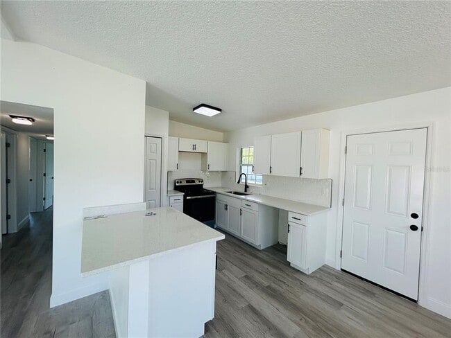 Building Photo - 6603 Cocos Dr