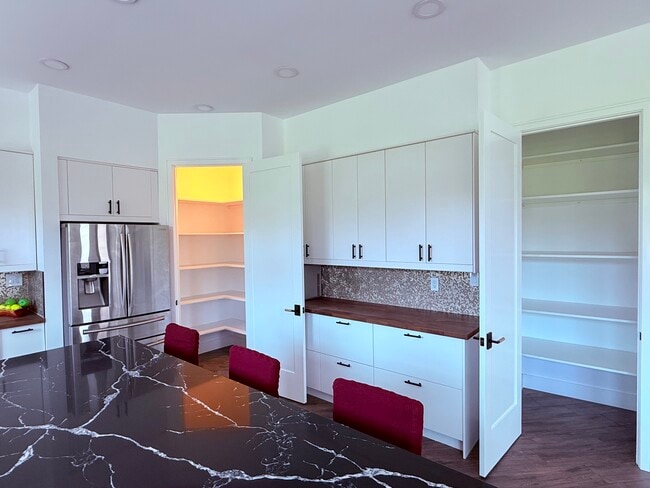 Building Photo - 3273 Hedwig Rd