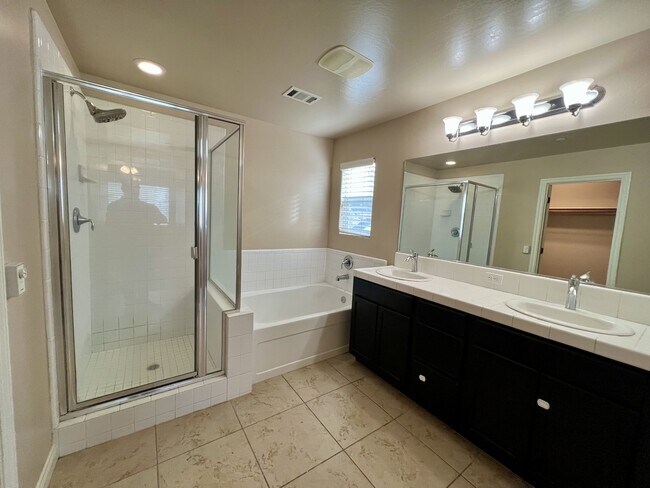 Building Photo - 1901 Delacorte Dr