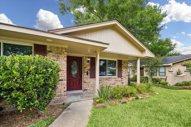 Building Photo - 1607 Willowby Dr