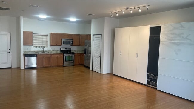 Building Photo - 255 W 7th St