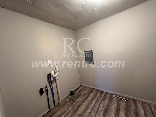 Building Photo - 511 Jackson-