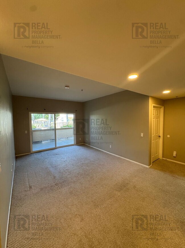 Building Photo - You won't want to miss this!