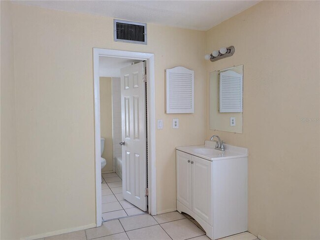 Building Photo - 1116 15th St W